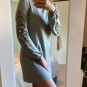 Sweatshirt dress with embroidered floral sleeves